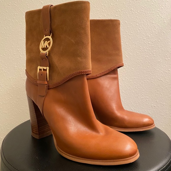 Michael Kors Tan Ankle Boots Size 9M. - Picture 2 of 3